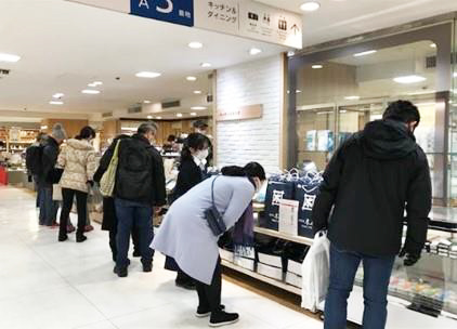 Seibu Ikebukuro Main Store / Sales and number of customers on New Year’s Day decreased by 50% from the previous year